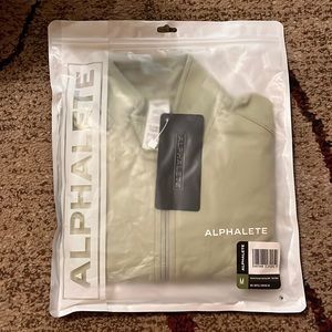 Alphalete womens trace cropped jacket. Size: medium. color: frozen spring